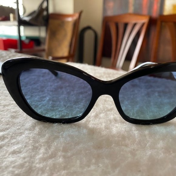 Tiffany & Co. Accessories - Tiffany Diamond Point Sunglasses (BNWT) - NO CASE